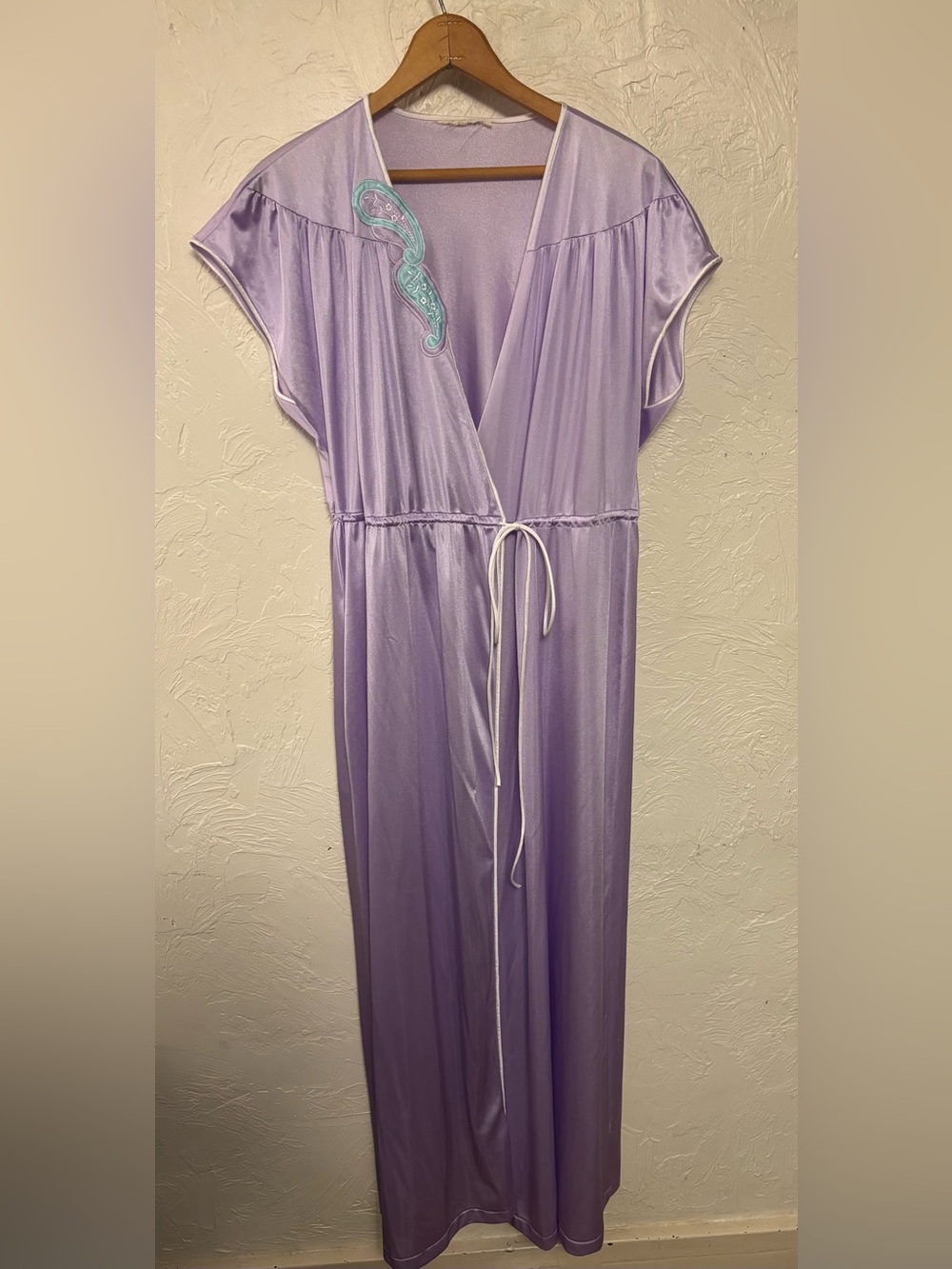 Vintage JCPENNEY Lavender Satin Tie Robe with Teal Embroidered Detail Size S